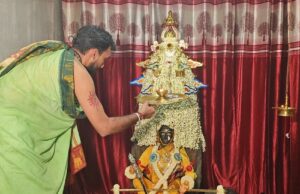 ஸ்ரீ தேவி சல்லாப்புரம்மா மற்றும் ஸ்ரீ தேவி ரேணுகா எல்லம்மா கோவிலில் 8வது நாள் நவராத்திரி சிறப்பு பூஜை: எம் எல் ஏ ராமமூர்த்தி பங்கேற்பு